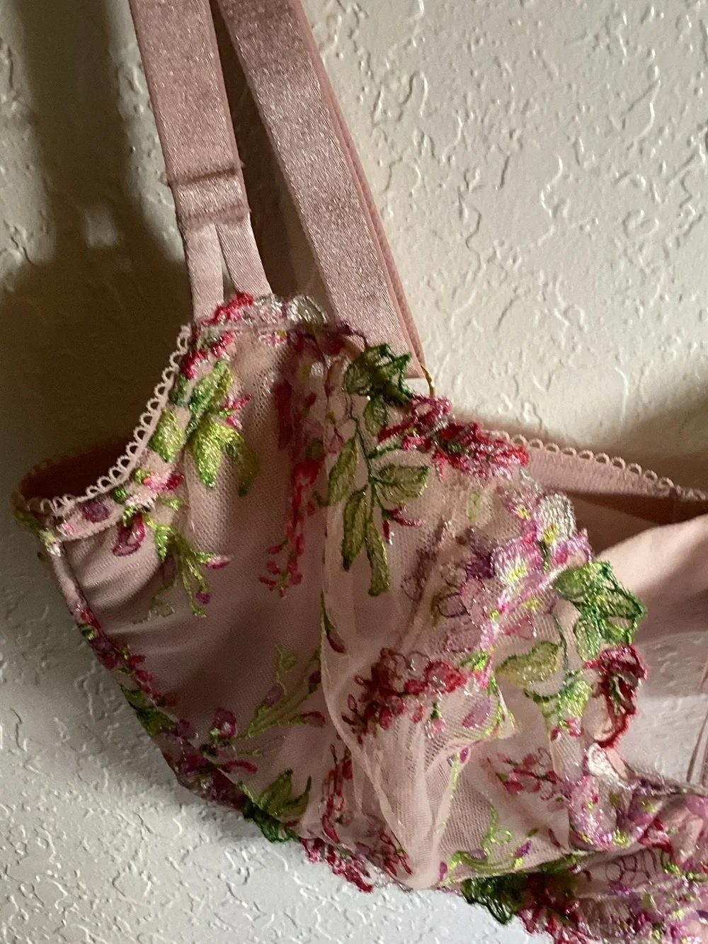 Victoria's Secret Blush Pink Floral Embroidered Underwire Bra